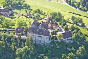 Как в Швейцарии управляют замками?