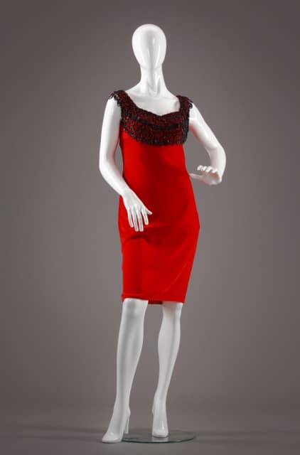 Это платье сшито в Москве в 1963 году. Оно из гардероба актрисы Натальи Фатеевой и было создано специально для Московского международного кинофестиваля. Из коллекции Александра Васильева.