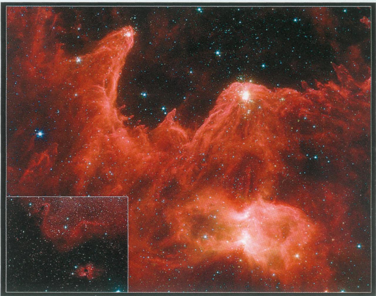 Столпы Творения. Созвездие Кассиопеи. Слева внизу - видимая часть спектра, крупным планом в центре инфракрасное изображение. Пылевые столбы вершинами повёрнуты к наиболее яркой и массивной звезде в данной области космоса. Столбы образовались под давлением звёздного ветра. В столбах имеется множество звёзд. Космический телескоп Спитцентр. НАСА, 2005 г. (Общественное достояние).