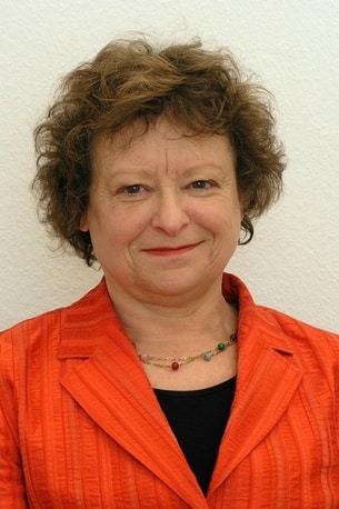 Франциска Роггер (Franziska Rogger) родилась в 1949 году. Училась в Берне и Берлине, доктор исторических наук. Автор книг по истории женского студенчества в Швейцарии. С 1989 по 2000 гг. была главой архива Бернского университета. (swissinfo.ch)