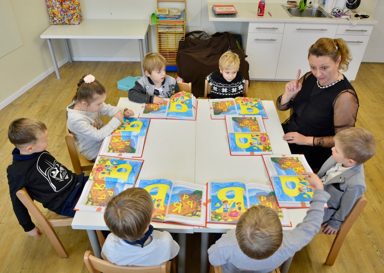 В центре развития «Турнесоль» в Эмменбрюке близ Люцерна есть дошкольные группы и школьные классы на русском языке. (schwingen.net)