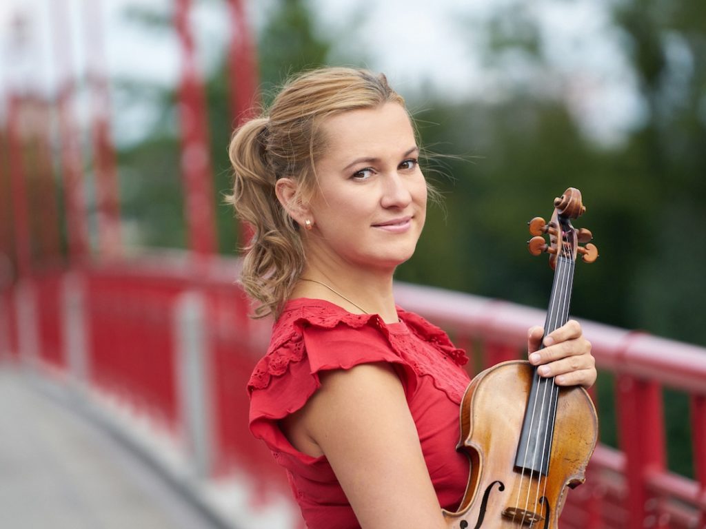 Подвижные темпы скрипачки Марии Солозобовой