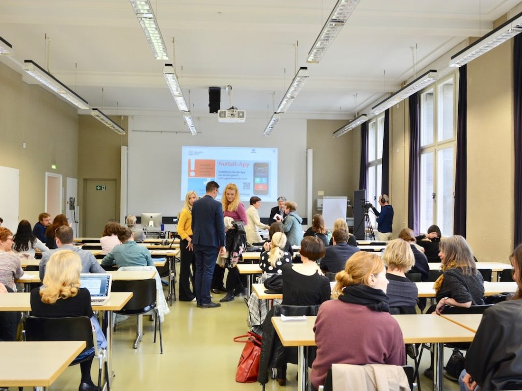 В Цюрихском университете встретились ученые, писатели, журналисты, учащиеся из Швейцарии, Германии, России, Сербии, Чехии, Хорватии. (schwingen.net)