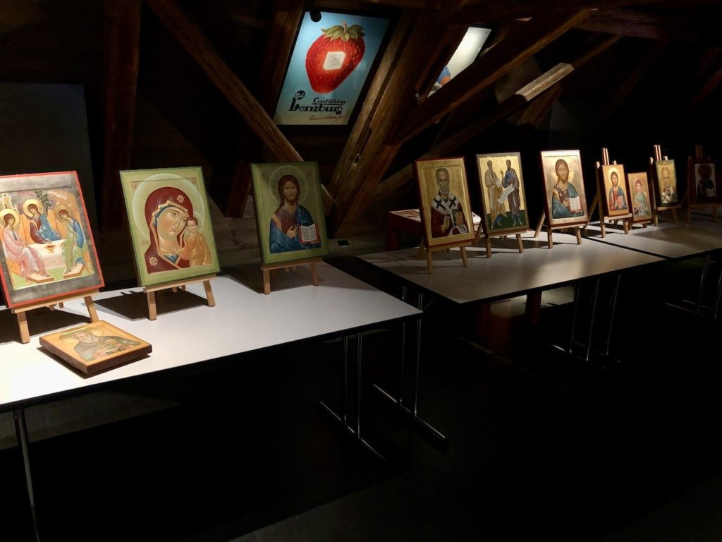 Иконы из Поназырево Костромской области увидели в разных швейцарских городах. (© schwingen.net)
