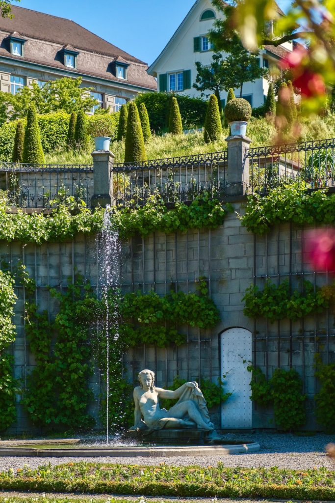 В палитре Цюриха преобладают благородные синий, зеленый, серый. Город таит много прелестных мест. (© Люция Кёниг)