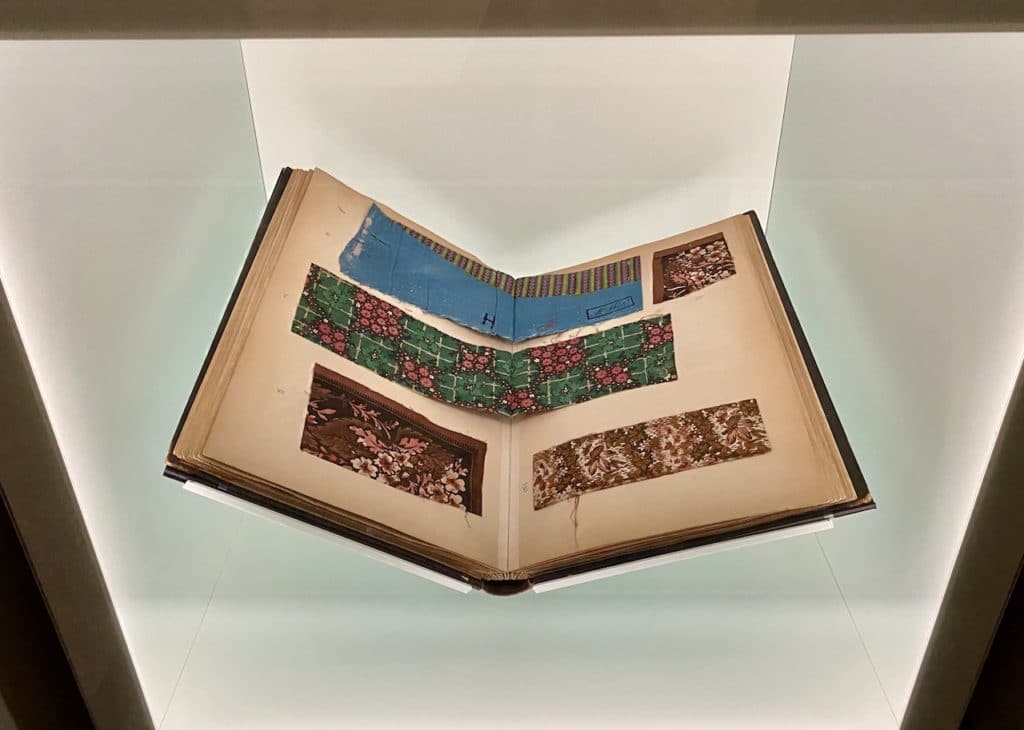 Каталог тканей XVIII века: модницы - ау! (© schwingen.net)