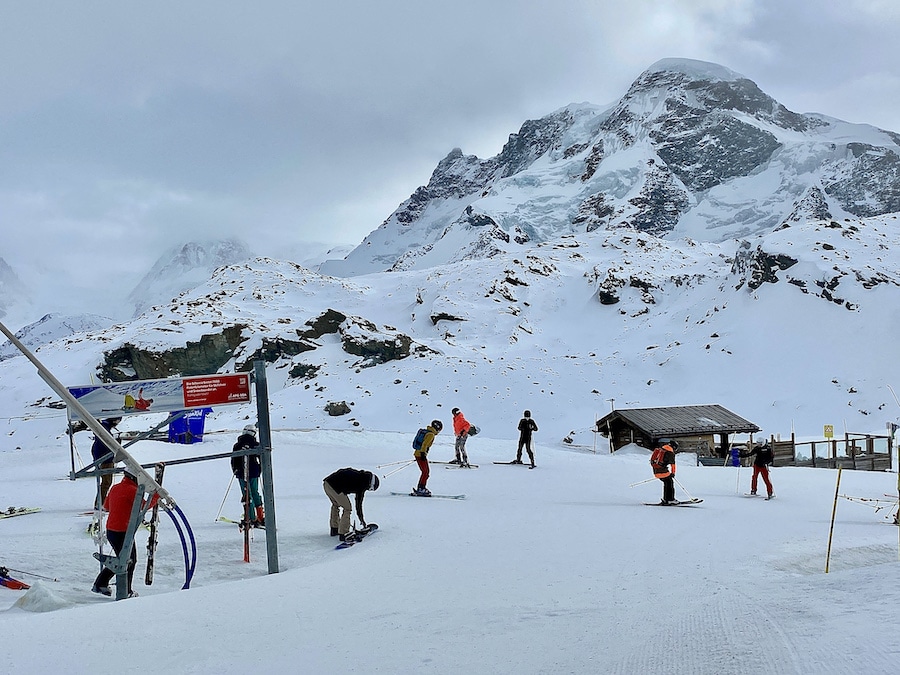 Санки, лыжи, зимний спорт испокон века защищали людей от болезней. Что день чудесный нам готовит: мороз, солнце, снегопад? (© schwingen.net)