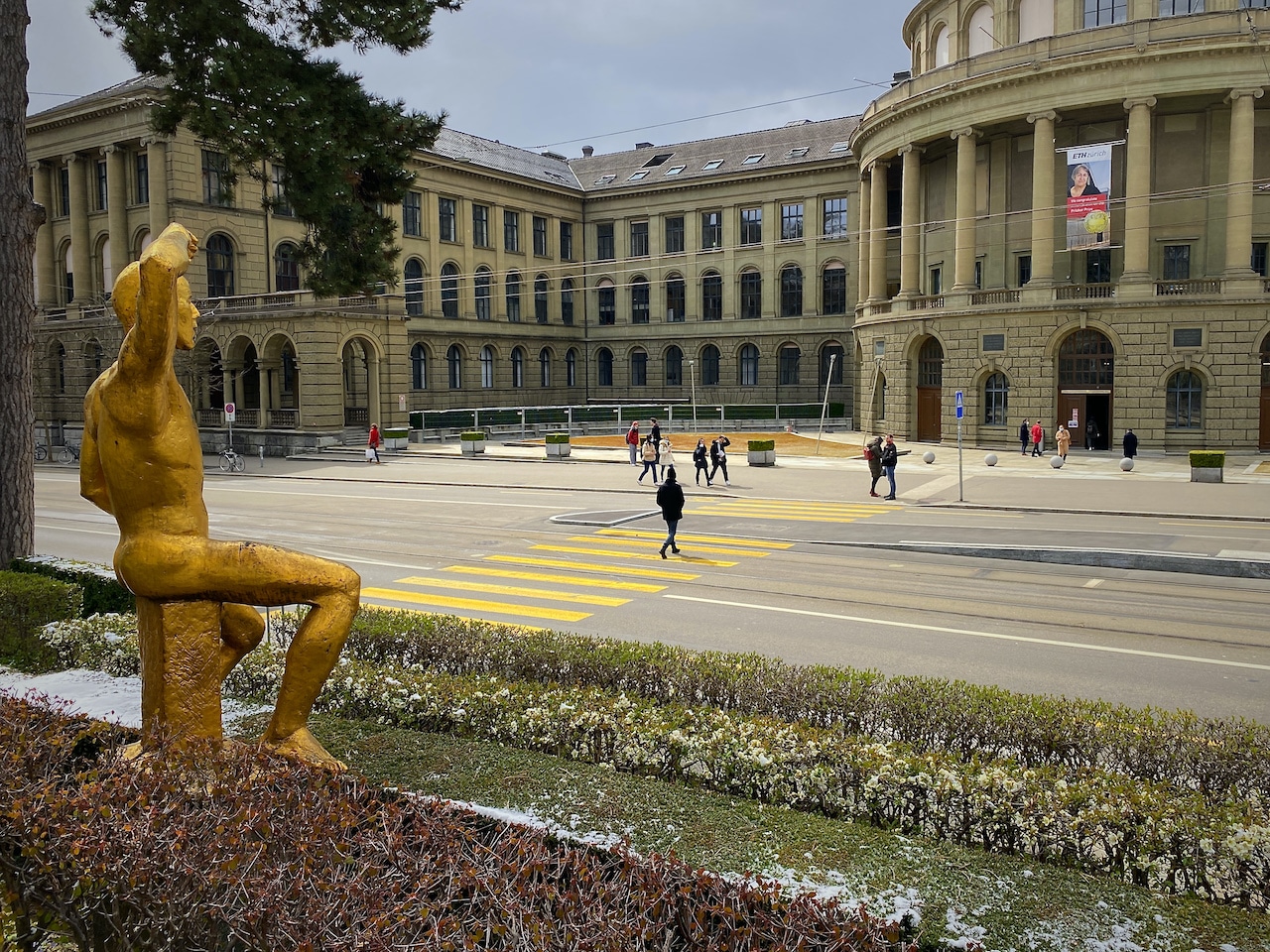 Основанный в 1855 году Швейцарский федеральный технологический институт Цюриха числится среди лучших вузов мира. (© schwingen.net)