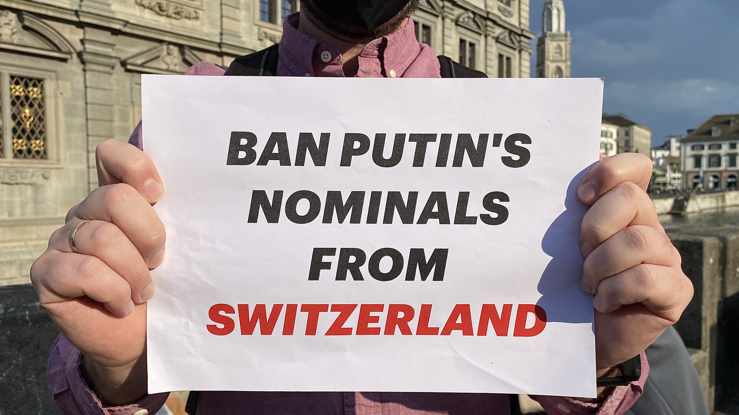 Участники митинга в Цюрихе требуют освободить российских политзаключенных, пресечь импорт коррупции из России. 21.04.2021 г. (© schwingen.net)
