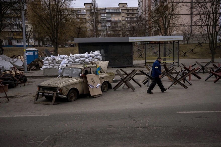 Швейцария ввела для украинцев статус военных беженцев