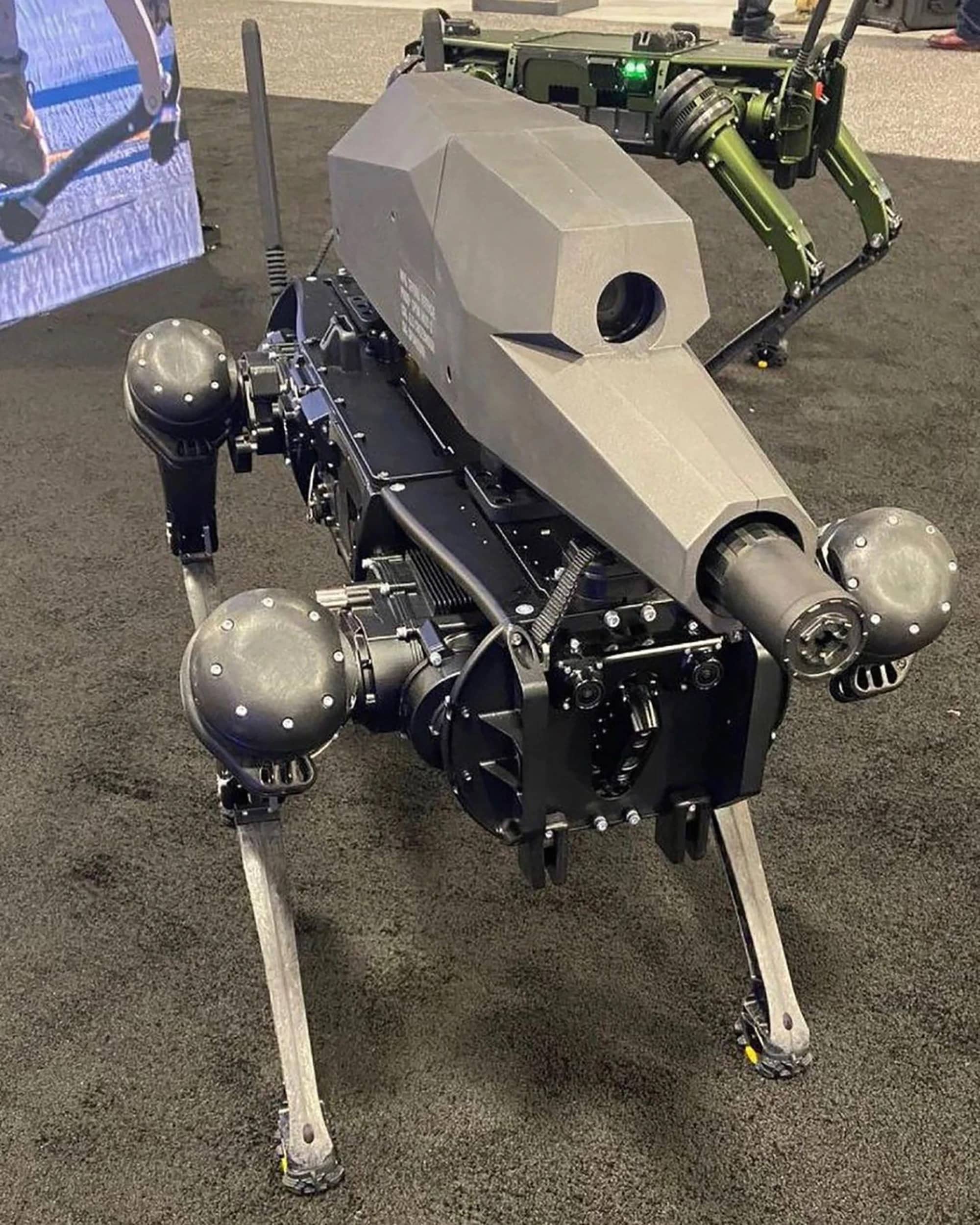 Американская компания Ghost Robotics выпустила робота-собаку, вооруженного снайперской винтовкой. Ghost Robotics