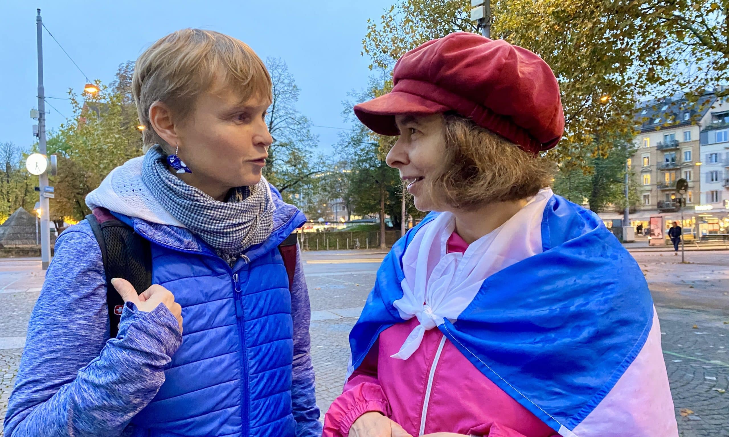 Россиянка Екатерина Синица (слева) сопротивляется войне Путина и ищет убежище в Швейцарии. Цюрих, 21 октября 2022 г. (© schwingen.net)