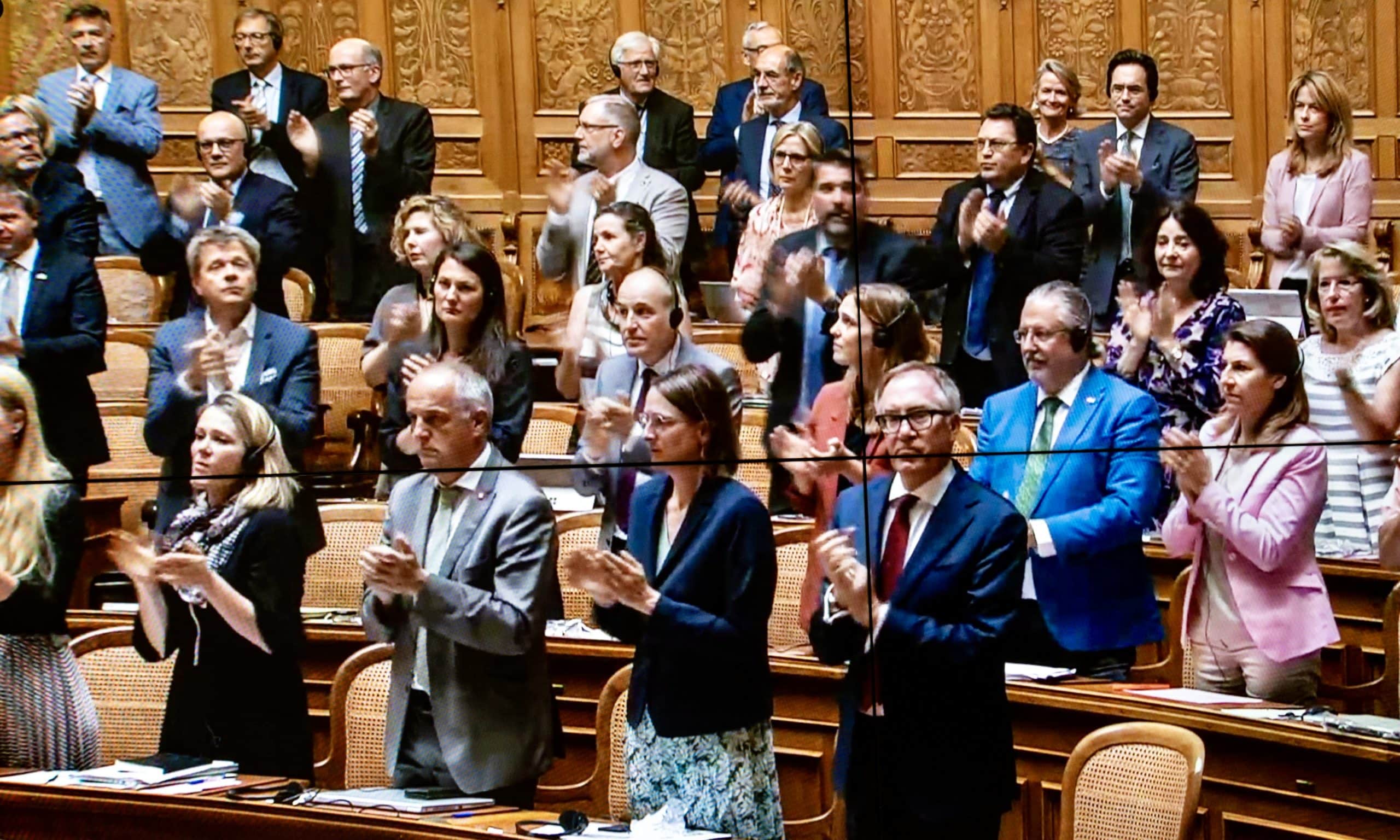 Когда Владимир Зеленский закончил свою речь, швейцарские парламентарии аплодировали стоя. Киев - Берн, 15 июня 2023 г. (© Офис Президента Украины)
