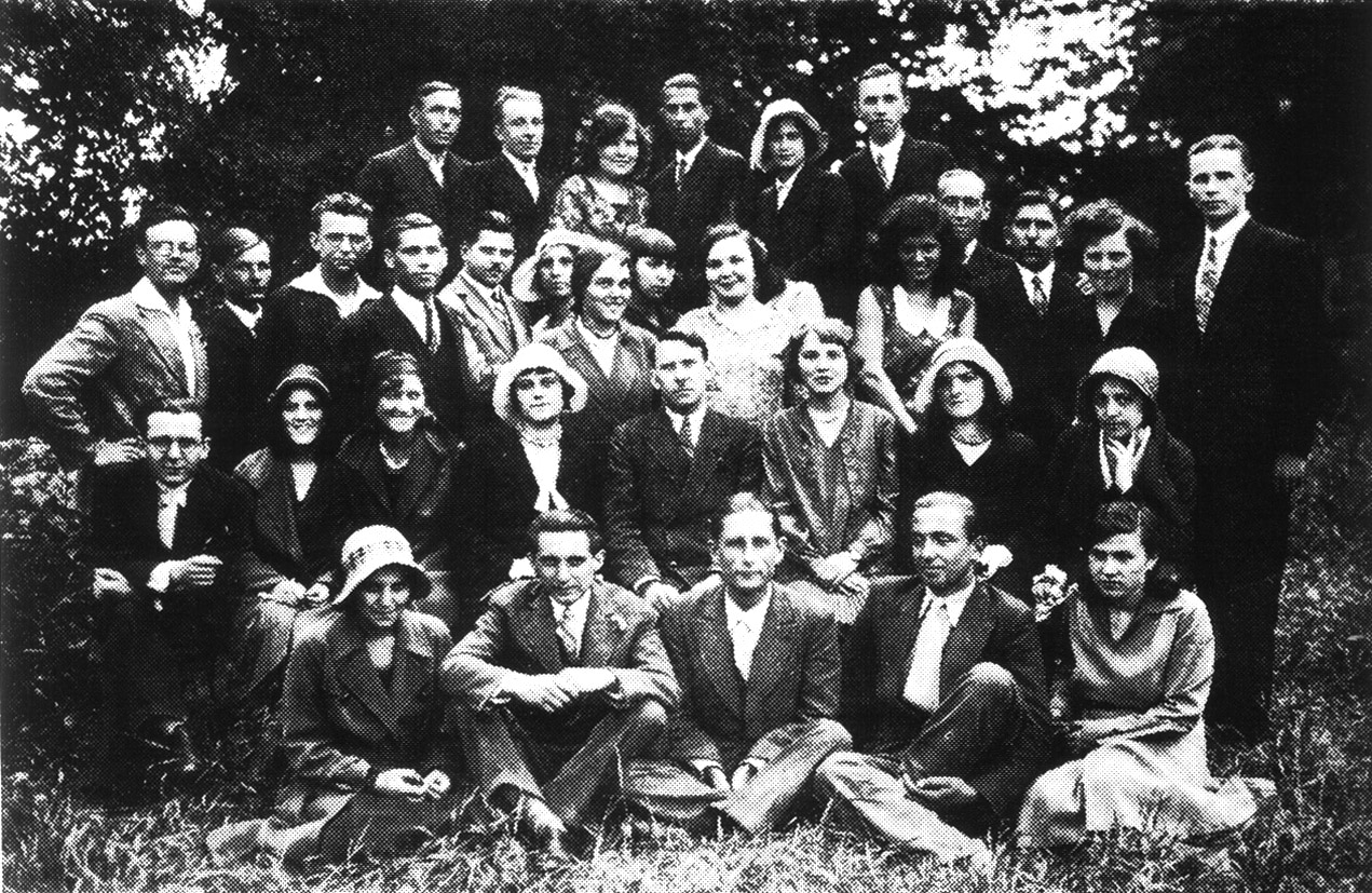 Кружок студентов-украинистов во Львове, июнь 1931 г. 2 ряд снизу, первый слева - Богдан-Игорь Антонич. (Общественное достояние)