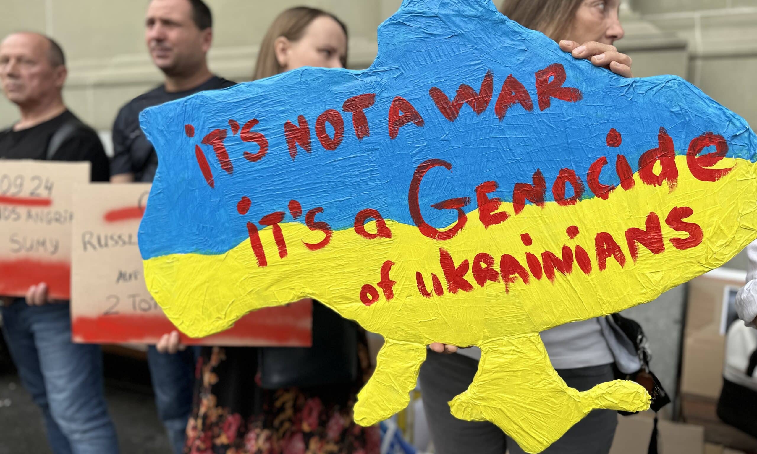 Акция 4 сентября 2024 года в Берне против российского террора в Украине. (© schwingen.net)